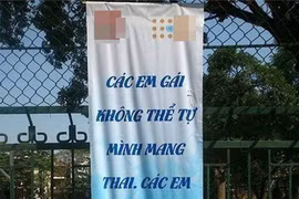 Một băngrôn “khó đỡ” được treo. Ảnh: T.L