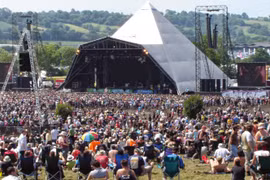 Biển người tham dự lễ hội âm nhạc Glastonbury - Ảnh: eltondaily