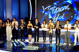 Showbiz - guồng máy kiếm tiền, thị phi và bế tắc