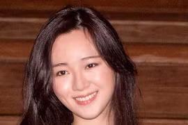 Anh Sa là con gái của Hoa hậu Đền Hùng Giáng My. Cô tròn 21 tuổi vào đầu tháng 8. Giáng My từng chia sẻ về tên của con: "Theo tiếng Hán, Anh Sa có nghĩa là ánh sáng của muối. Tôi muốn con mình sẽ trở thành người hữu ích cho xã hội, như hạt muối không thể 