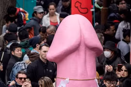 Mô hình khổng lồ của lễ rước
