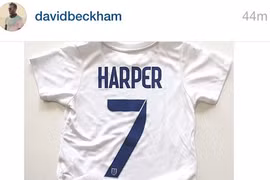 Bộ trang phục thi đấu bóng đá của cô con gái cưng của David Beckham
