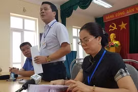 Bà Khanh trong buổi làm việc với Đoàn kiểm tra công vụ. Ảnh: Bảo Thắng