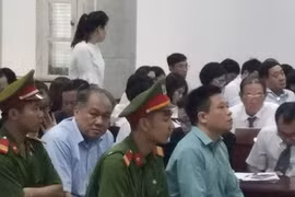 Bị cáo Hà Văn Thắm, Phạm Công Danh tại tòa - Ảnh: XT