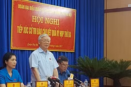 Tổng Bí thư Nguyễn Phú Trọng phát biểu tại cuộc tiếp xúc cử tri quận Hai Bà Trưng.