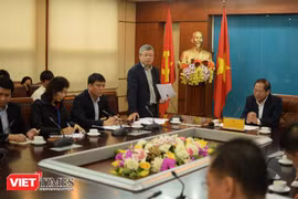 Ông Nguyễn Thanh Lâm, Cục trưởng Cục Phát thanh, Truyền hình & Thông tin điện tử (Bộ TT&TT) trao đổi tại buổi làm việc.