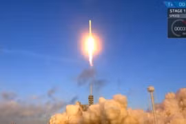 Tên lửa Falcon 9 được phóng đi từ sân bay vũ trụ ở Florida, Mỹ