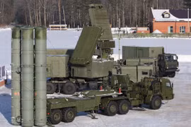 Uy lực hệ thống tên lửa phòng không S-400 “Triumph“