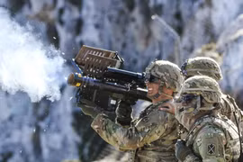 Tổ hợp tên lửa phòng không di động MANPAD Stinger quân đội Mỹ. Ảnh minh họa DefenseNews