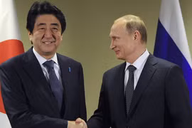 Hai nhà lãnh đạo gặp gỡ tại New York. Ảnh: AP