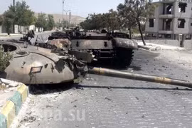 Phiến quân khủng bố bắn giết lẫn nhau, không quân Syria tiêu diệt một đoàn xe IS
