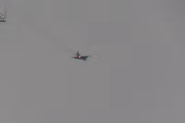 Chiếc cường kích chiến trường Su-25 Nga bị bắn rơi trên bầu trời Idlib - ảnh minh họa video nhóm Hồi giáo cực đoan Syria