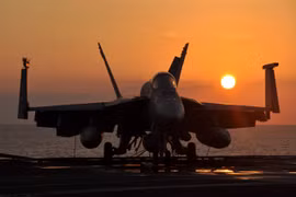 Tiêm kích F/A-18 Super Hornet.