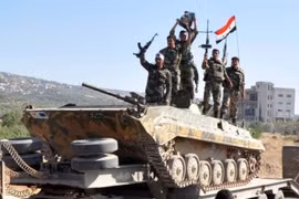 Binh sĩ quân đội Syria trên chiến trường miền Bắc tỉnh Hama