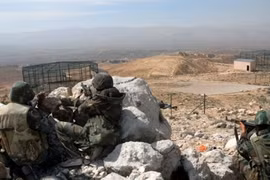 Quân đội Syria và Hezbollah tấn công IS dọc biên giới Syria - Lebanon
