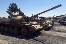 Tăng thiết giáp chiến lợi phẩm ở Qalamoun. Ảnh minh họa SANA