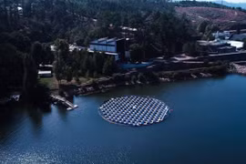 Đảo năng lượng điện mặt trời PROTEVS, xoay theo hướng mặt trời. Ảnh SolarisFloat