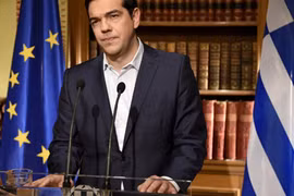 Sức ép đang đè nặng lên chính phủ của Thủ tướng Alexis Tsipras. Ảnh: The Guardian