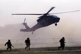Trực thăng Lính thủy đánh bộ Mỹ hoạt động trên chiến trường Syria