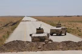 Lực lượng SDF tiến công trên sa mạc tỉnh Hasakah. Ảnh minh họa South Front