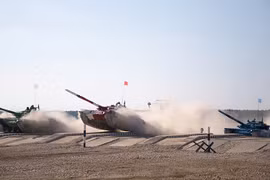 Các xe tăng tham gia hội thao "Tank Biathlon", ảnh TVZvezda