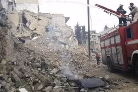 Video: Cận cảnh bom đạn giã nát thành phố vệ tinh Damascus 