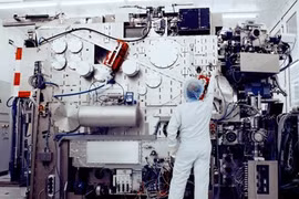 Một công cụ demo EUV tại ASML.
