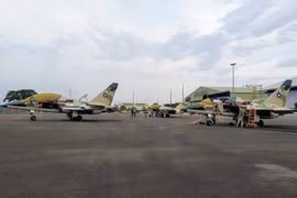 Những chiếc máy bay huấn luyện Yak - 130 đầu tiên của không quân Lào.