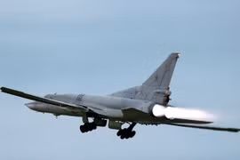 áy bay mang tên lửa chiến lược Tu-22M3. (Nguồn: TASS)
