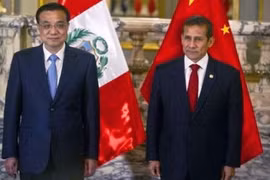 Tổng thống Peru Ollanta Humala (phải) và Thủ tướng Trung Quốc Lý Khắc Cường. Ảnh: AFP