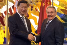 Chủ tịch Tập Cận Bình và Chủ tịch Raul Castro trong cuộc gặp năm 2014. Ảnh: Reuters