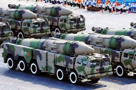 Tên lửa đạn đạo siêu âm chống hạm DF-21D. Ảnh: Military Watch Magazine.