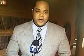 Vester Flanagan, người bị tình nghi là thủ phạm bắn chết hai nhân viên đài WDBJ7, trong một lần ghi hình trực tiếp. Ảnh: Mirror