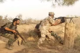 Binh sĩ quân đội Syria chiến đấu chống IS trên chiến trường Deir ez Zor
