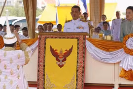 Thái tử Thái Lan Maha Vajiralongkorn và Vương phi Srirasmi tại Bangkok ngày 13/05/2014. Ảnh tư liệu REUTERS/Chaiwat Subprasom/Files