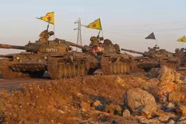 Đoàn xe tăng của lực lượng YPG tiến về Afrin. Ảnh minh họa Masdar News
