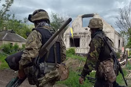 Binh lính Ukraine tham chiến tại khu vực gần sân bay Donetsk