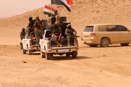 Quân đội Iraq tiến công IS trên vùng sa mạc thuộc tỉnh Anbar - ảnh Masdar News