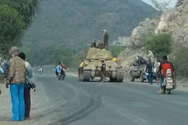 Xe tăng T-35-85 của quân đội Yemen trên Thị trấn Damt, tỉnh Dhale. Ảnh minh họa: South Front.