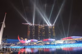 Vịnh Marina, địa điểm nổi tiếng Singapore tỏa sáng trong đêm.