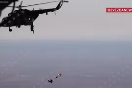 Lính Syria huấn luyện nhảy dù. Ảnh TV Zvezda