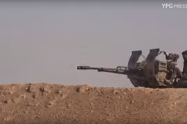 Lực lượng Dân chủ Syria SDF tiến công trên chiến trường Deir Ezzor.