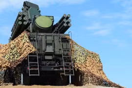 Hệ thống phòng không tầm thấp Pantsir -S1 trên sân bay Kmeimim. Ảnh minh họa Masdar News