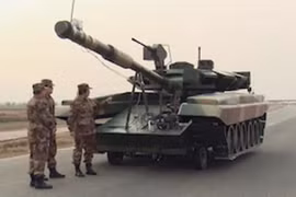 Bia mô hình xe tăng T-90 Trung Quốc. Ảnh: Defence - Blog.