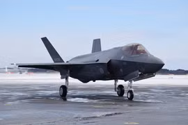Máy bay tiêm kích tàng hình F-35A Nhật Bản chuẩn bị cất cánh.