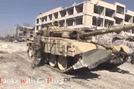 Xe tăng quân đội Syria trên chiến trường Aleppo