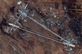 Sân bay quân sự Syria sau cuộc tập kích bằng tên lửa Tomahawks