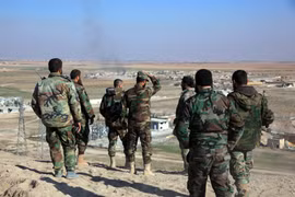 Binh sĩ Syria trên chiến trường Trại Tị nạn Handarat, Aleppo