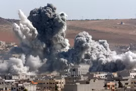 Clip: Không quân Syria oanh kích dữ dội Aleppo 