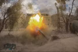 Xe tăng quân đội Syria tiến công trên chiến trường Deir Ezzor - ảnh video ANNANews